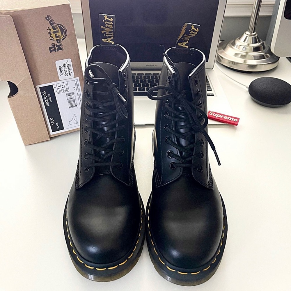 📦SOLD📦New! Dr. Martens 1460 Smooth women’s size 9 - Picture 2 of 6